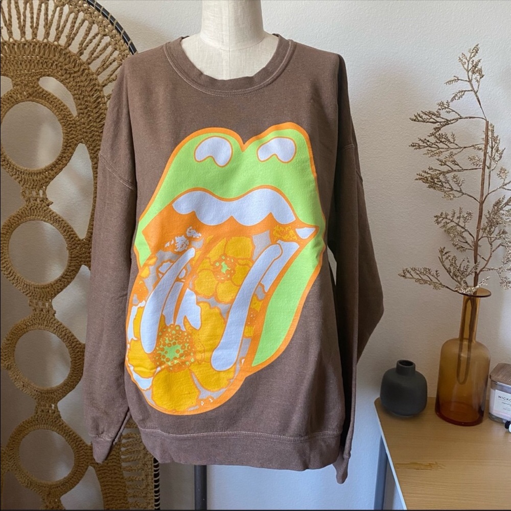 NEW! Urban Outfitters graphic sweatshirt NWT - Picture 5 of 8